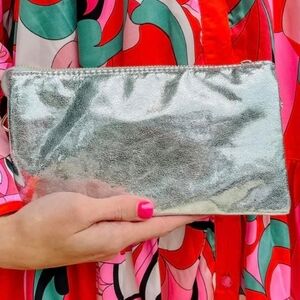 NEW WITH TAGS Caroline Hill Liz 3 Compartment Crossbody Wristlet Shimmer Silver